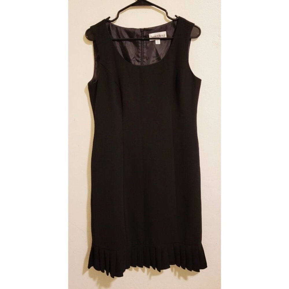 Danny & Nicole Women's Sleeveless Dress (size 8)